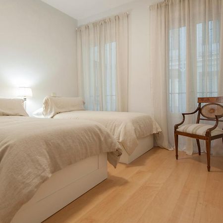 Palace Apartment - Palacio Real Balcony Madrid Exterior photo